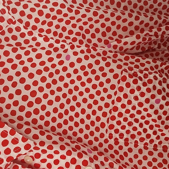 Gap, fitted boyfriend button down shirt. - Picture 2 of 3